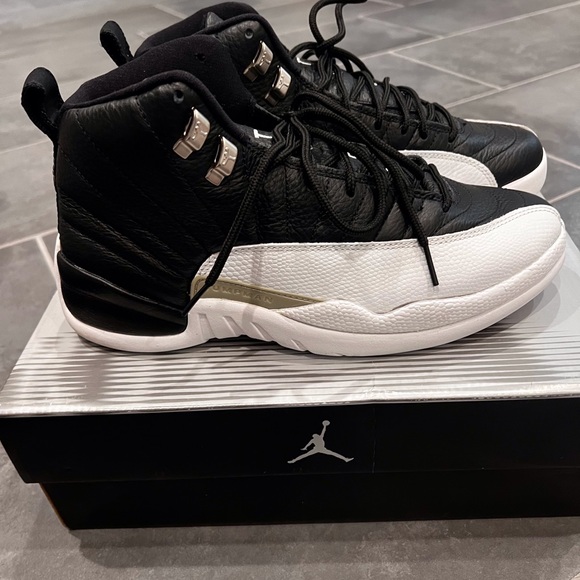 Women - Air Jordan 12 Retro - Picture 5 of 6